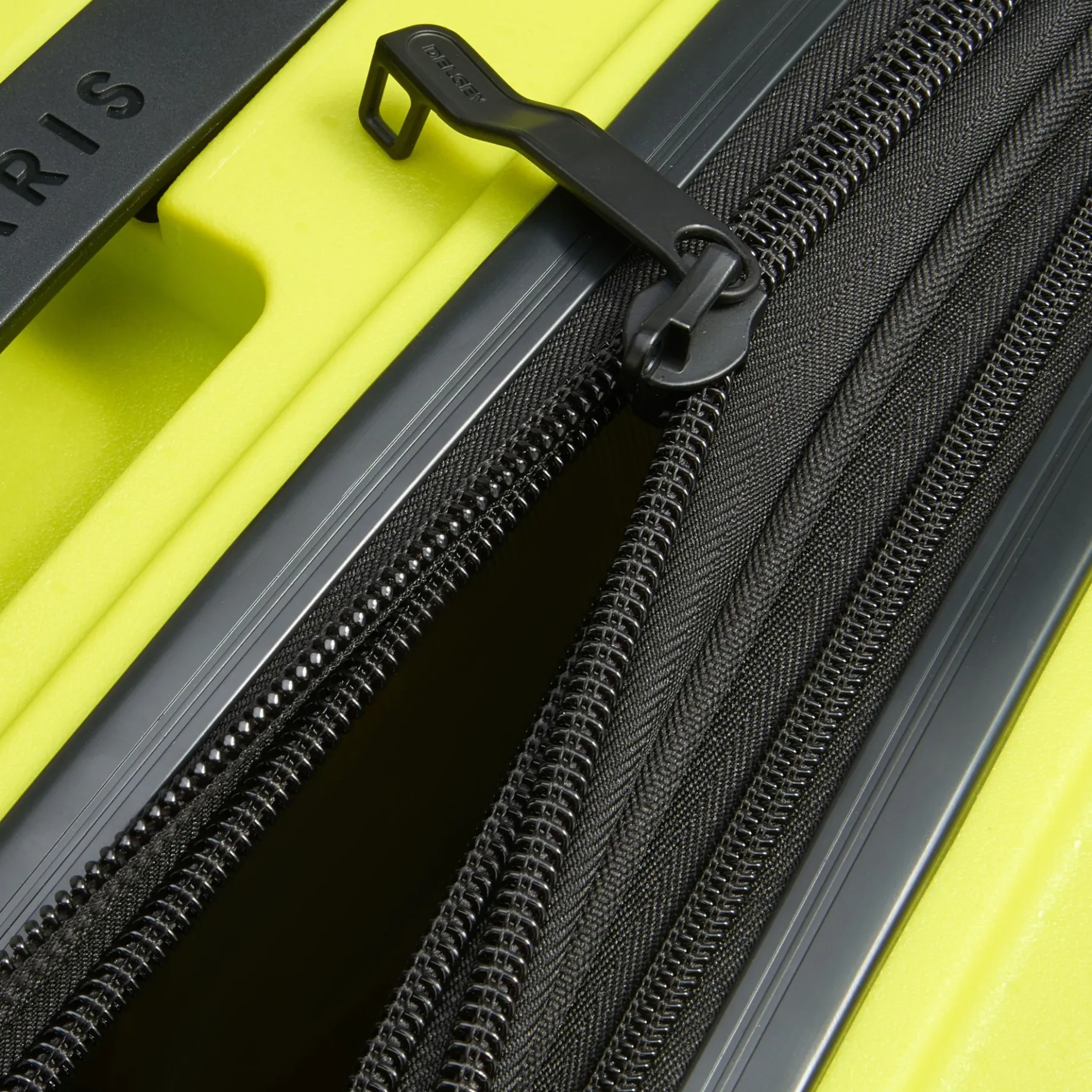 Belmont Plus - 4-Rollen-Trolley recycelt 71 cm erw. (grün chartreuse)