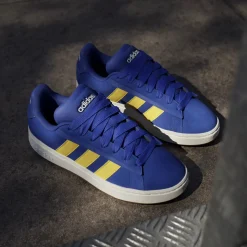 Grand Court Alpha 00s Sneaker- Schuh Men (semi lucid blue/utility yellow/off white, 45 1/3)