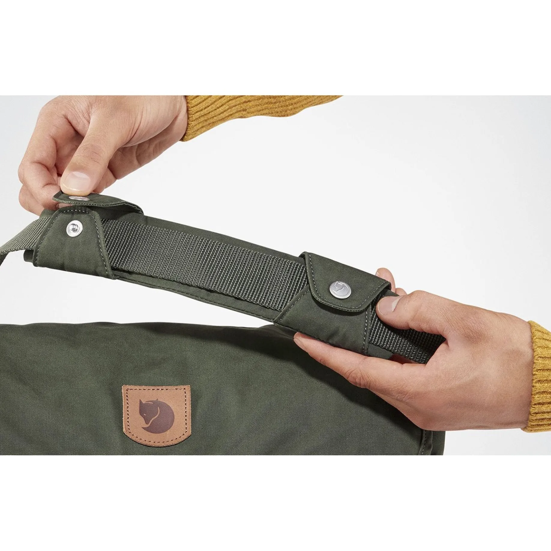 Greenland Shoulder Bag - Schultertasche 39 cm (deep forest)