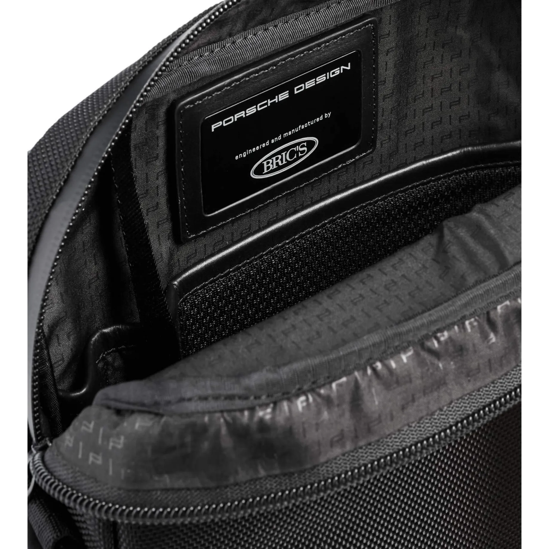 Roadster Pro - Schultertasche XS 25 cm (black)