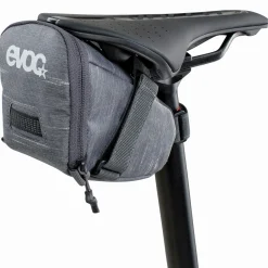 Seat Bag Tour 1 Satteltasche - Fahrradtasche 1L 17 cm (carbon grey, L)