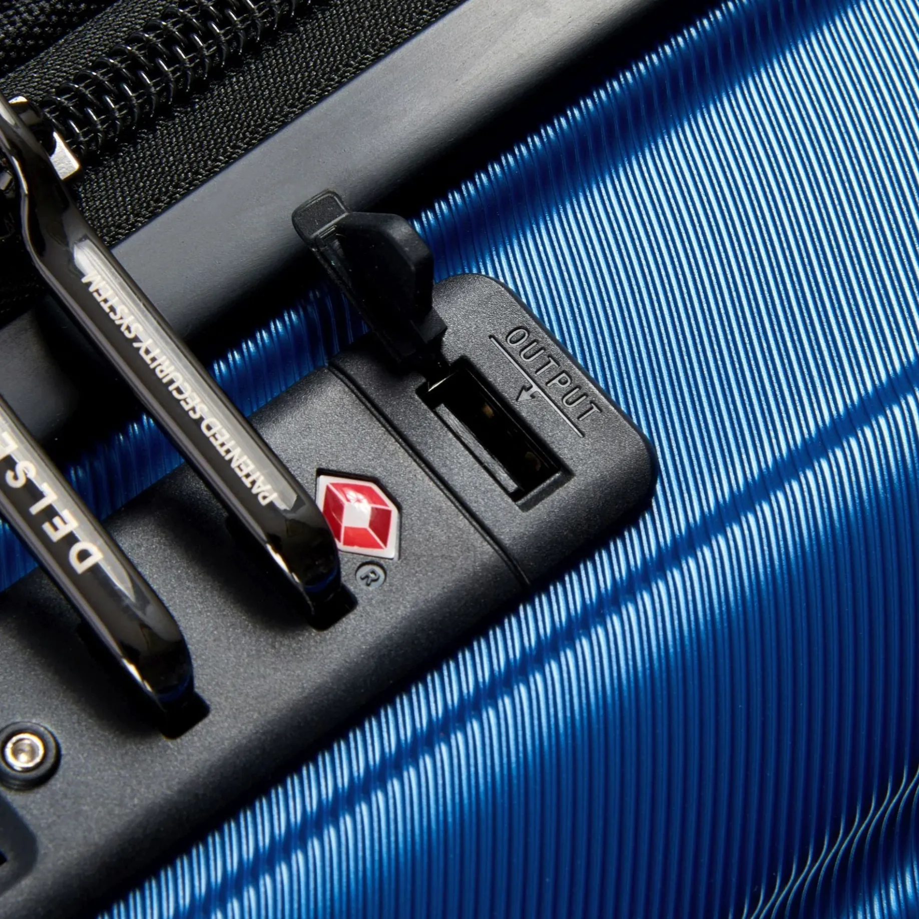 Shadow 5.0 - 4-Rollen-Kabinentrolley mit Vordertasche S 55 cm erw. USB (blau)