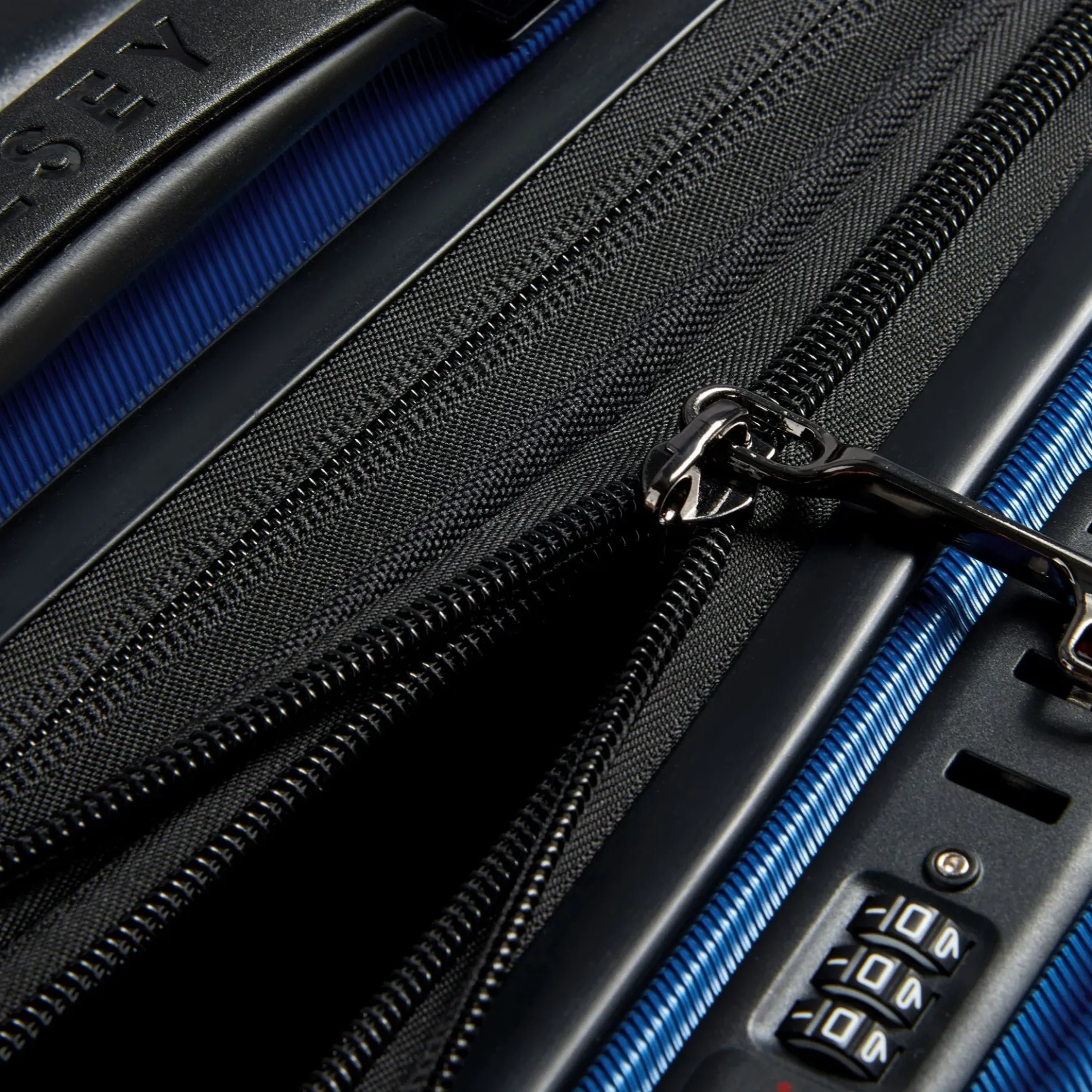 Shadow 5.0 - 4-Rollen-Kabinentrolley mit Vordertasche S 55 cm erw. USB (blau)