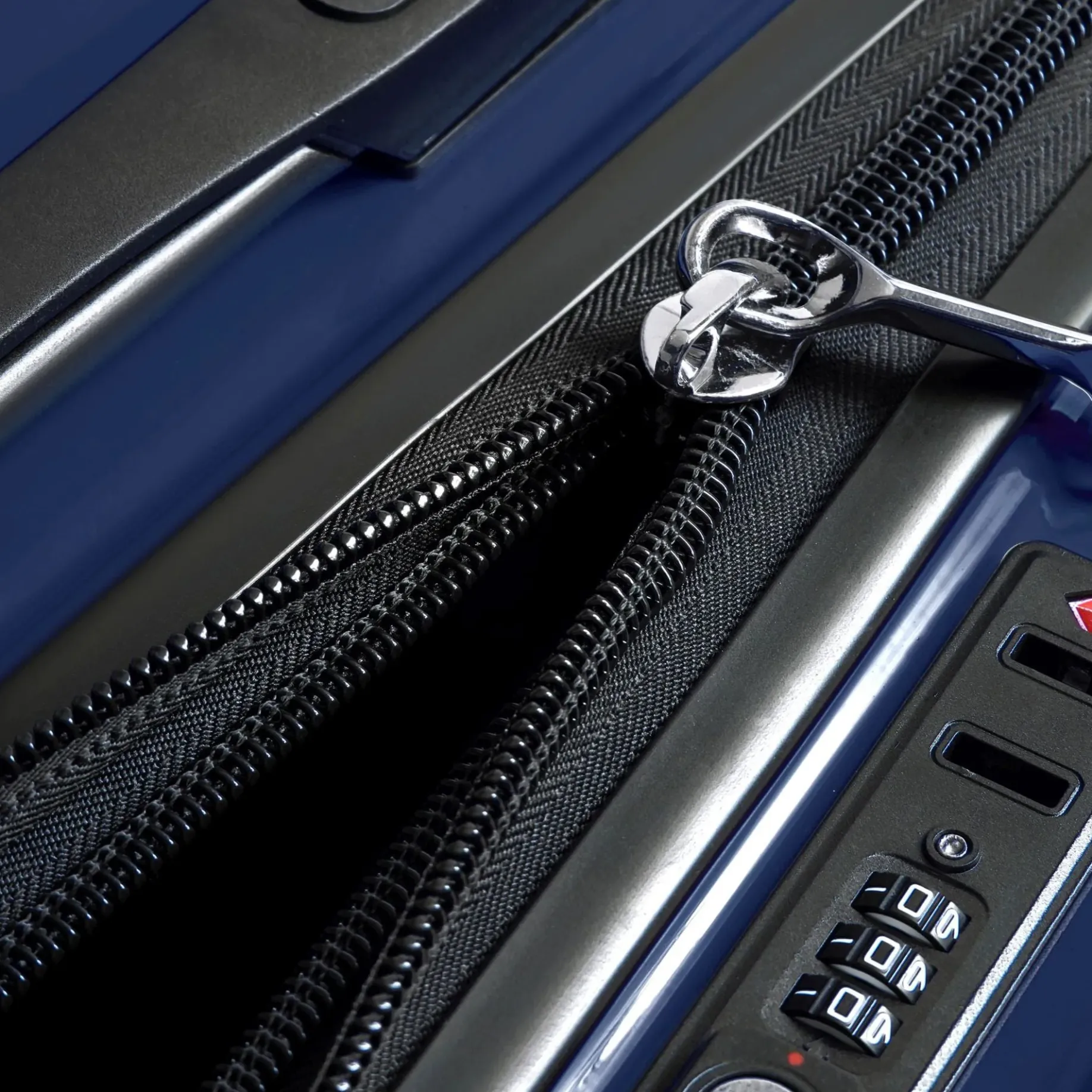 Shadow 5.0 Trunk - 4-Rollen-Trolley 80 cm (marineblau)
