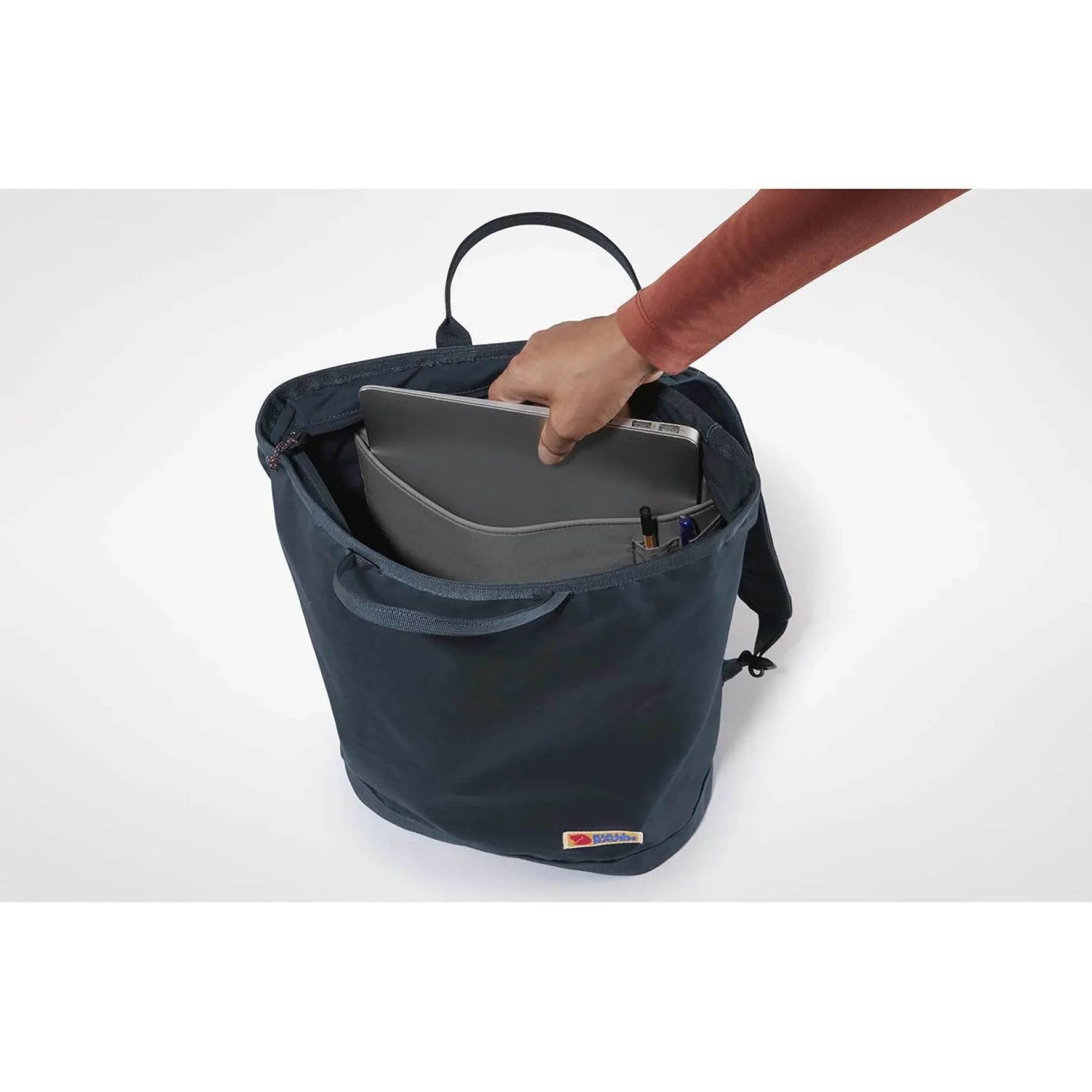 Vardag Totepack 20 - Umhängetasche 15" 43 cm (storm)