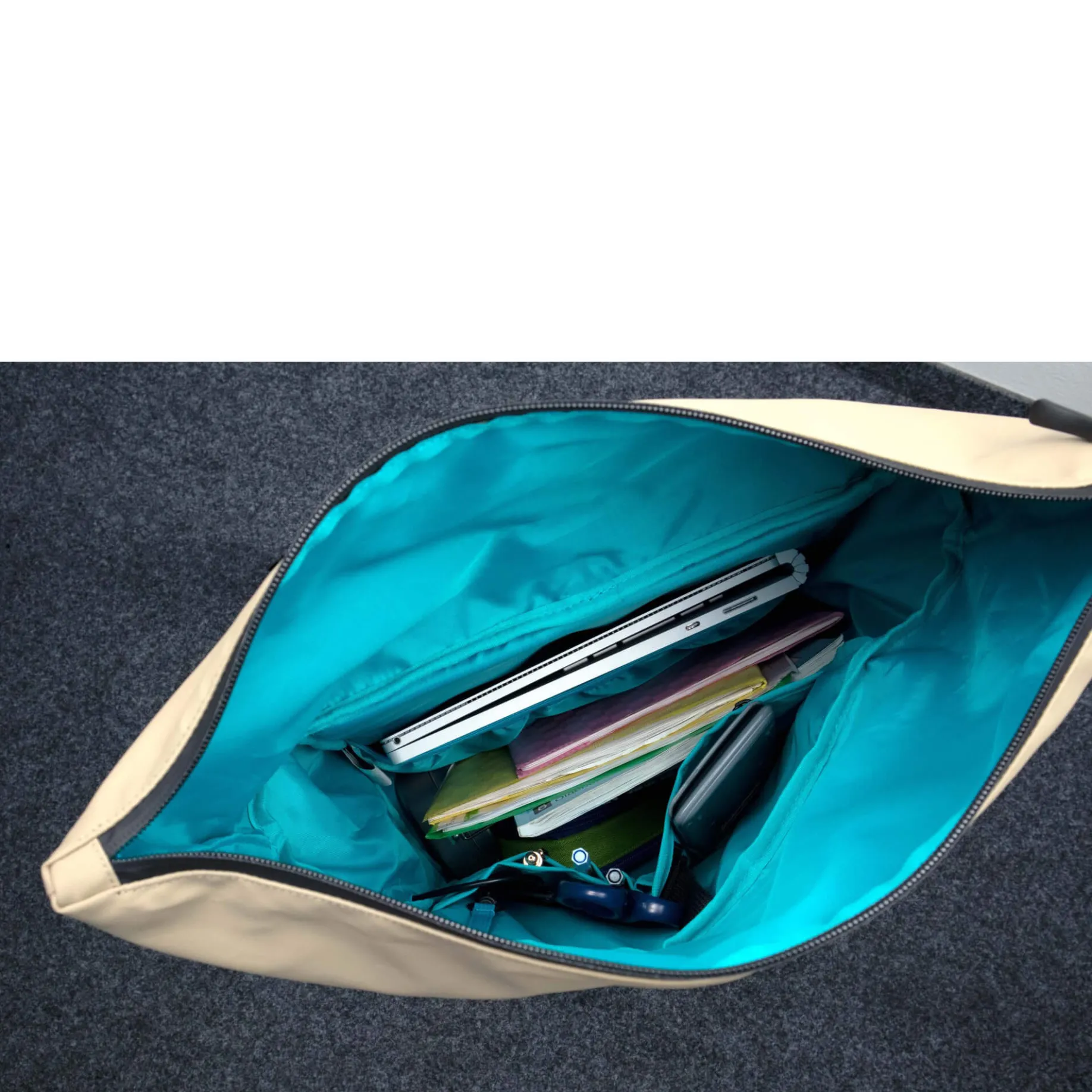 VIBE Roll Top - Rucksack 15" 45 cm USB (nomadic)